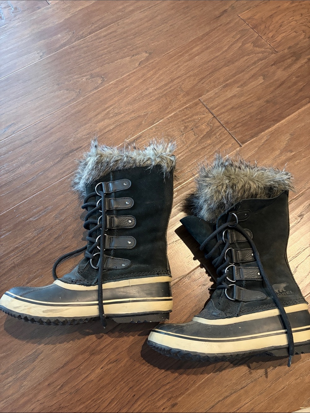 Sorel Women's Black Lace-Up Winter Boots with Faux Fur Cuff